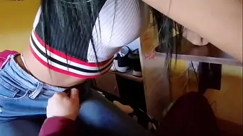 Filmando la cara de mi mujer mientras me la cojo por atras