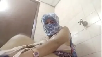 Real amateur hot mom arab in hijabi masturbates squirting creamy pussy to wet orgasm on webcam