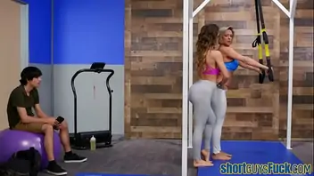 Booty milf sucks and rides lil guy after fitness