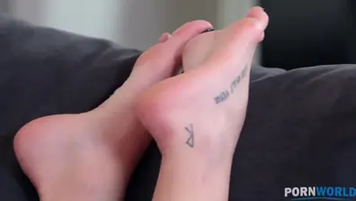 Afternoon pleasures stud spurts on hot legs and feet