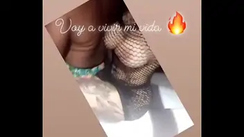 Dominicana peluda masturbandose