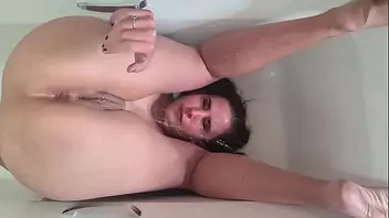 Pissing bathtub